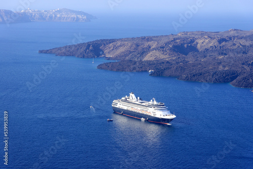 Kreuzfahrtschiff RYNDAM, 1258 Passagiere, Baujahr 1994, 220m lang, Thira, Santorin, Kykladen, Griechenland, Europa photo