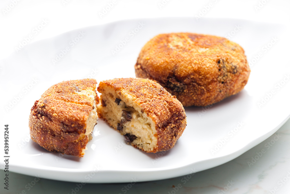 cauliflower and potato burgers with mushrooms cauliflower and potato burgers with mushrooms