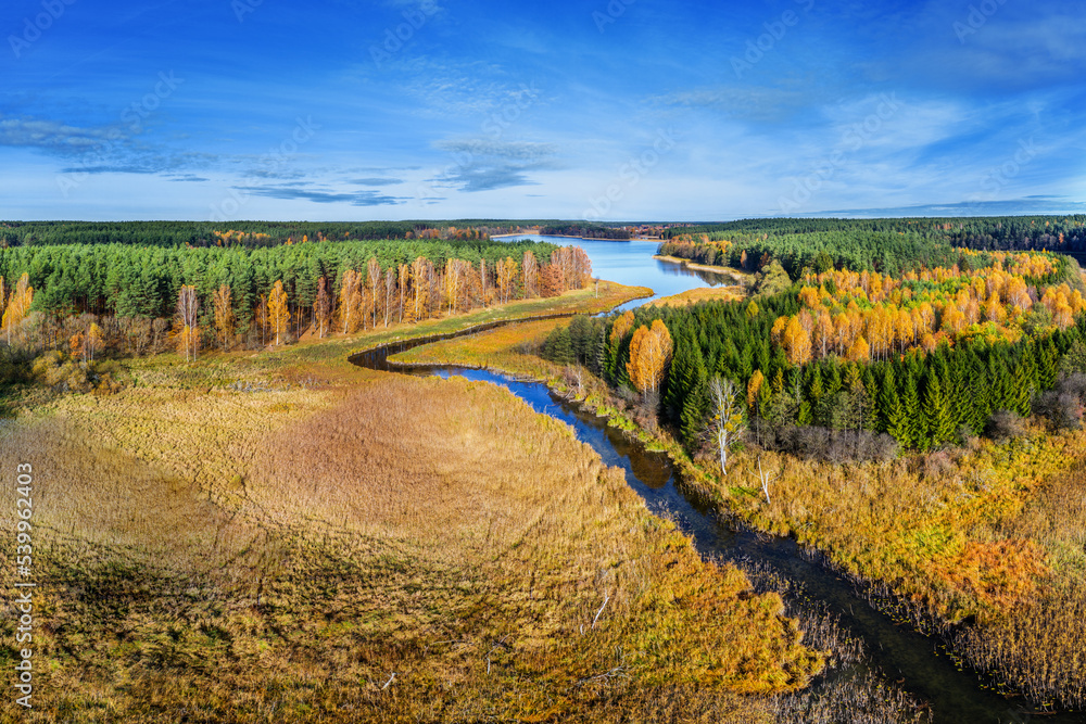 Jesień na Mazurach w północno-wschodniej Polsce	