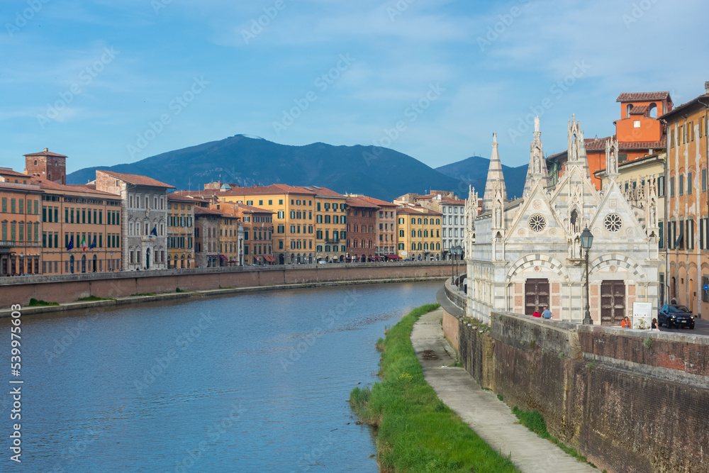 Pisa, Italy,  14 April 2022: "Santa Maria della Spina" church on the banks of the Arno river - obrazy, fototapety, plakaty 