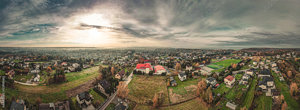 nowoczesna wieś Czyżowice w Gminie Gorzyce na Śląsku w Polsce, panorama jesienią z lotu ptaka