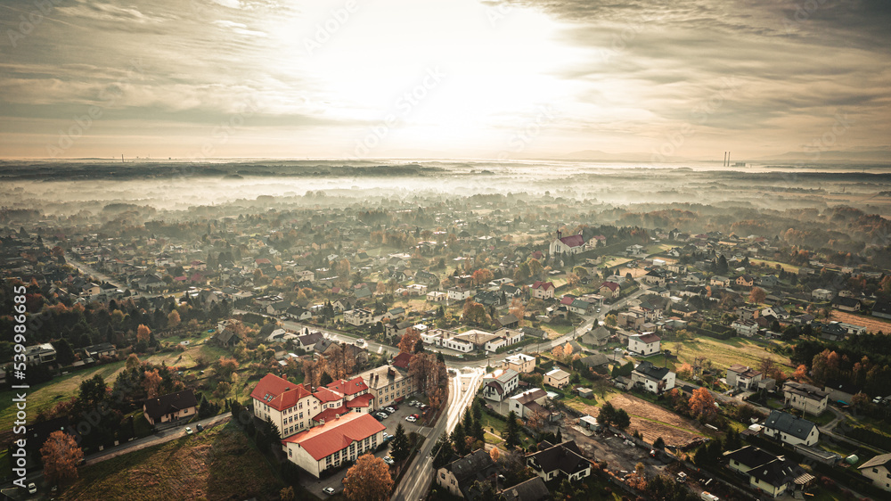nowoczesna wieś Czyżowice w Gminie Gorzyce na Śląsku w Polsce, panorama jesienią z lotu ptaka
