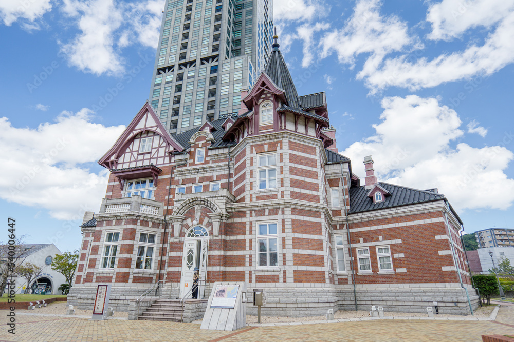 Obraz premium 青空と北九州市大連友好記念館