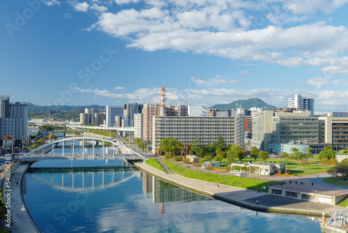 朝の紫川と小倉の風景　北九州市小倉