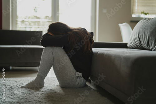 Caucasian broken woman sitting at the floor in living room Fototapet