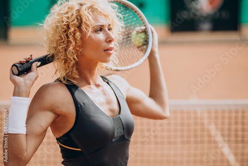 Female tennis player at the tennis court