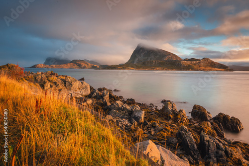 Obraz na płótnie Beautiful and colorful autumn in the Lofoten archipelago in Norway. Breathtaking landscapes show the power of nature. w salonie
