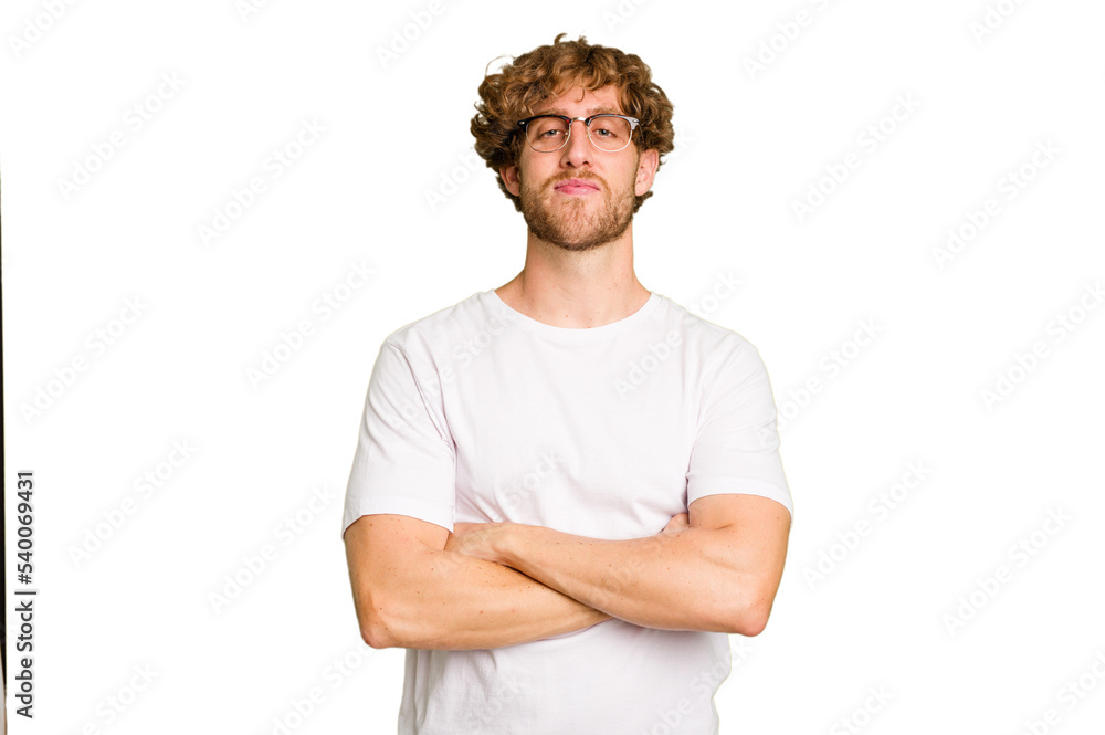 Obraz premium Young caucasian man isolated on green chroma background who feels confident, crossing arms with determination.