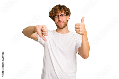 Fotografía Young caucasian man isolated on green chroma background showing thumbs up and th