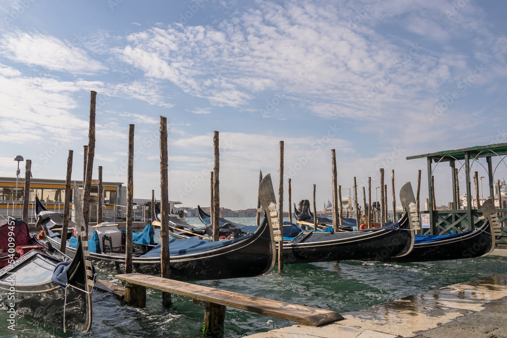 Fototapeta premium Gondolas venecianas