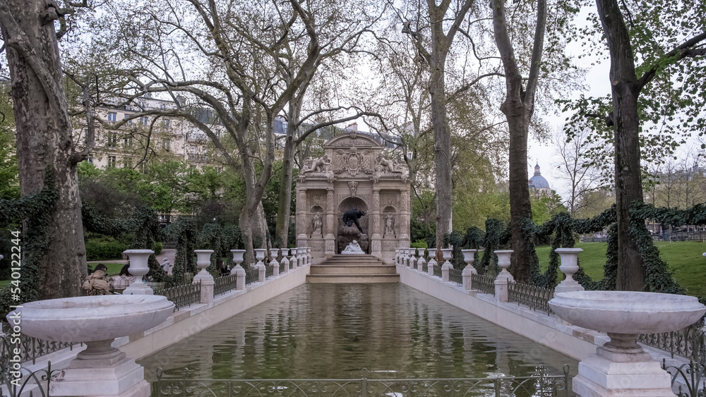 Fototapeta premium Architectural detail of The Luxembourg Palace gardens located in the 6th arrondissement of Paris, France. Originally built to be a royal residence, it was refashioned into a legislative building. 