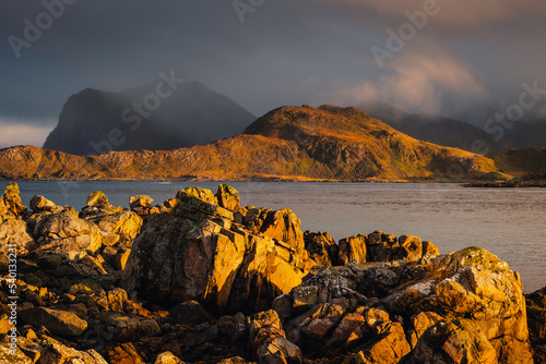 Obraz na płótnie Beautiful and colorful autumn in the Lofoten archipelago in Norway. Breathtaking landscapes show the power of nature. w salonie