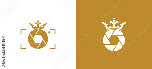 Camera Shutter with Crown Logo Concept symbol sign icon Design Element Line Art Style. Photography, Photographer Logotype. Vector illustration template
