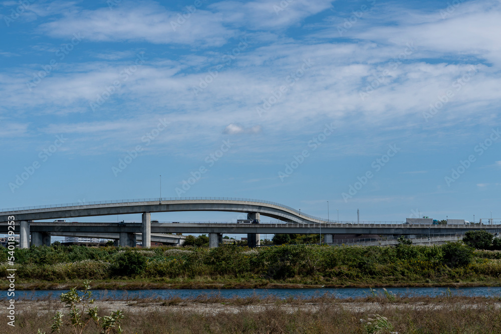 Obraz premium 神奈川県を流れる相模川の風景