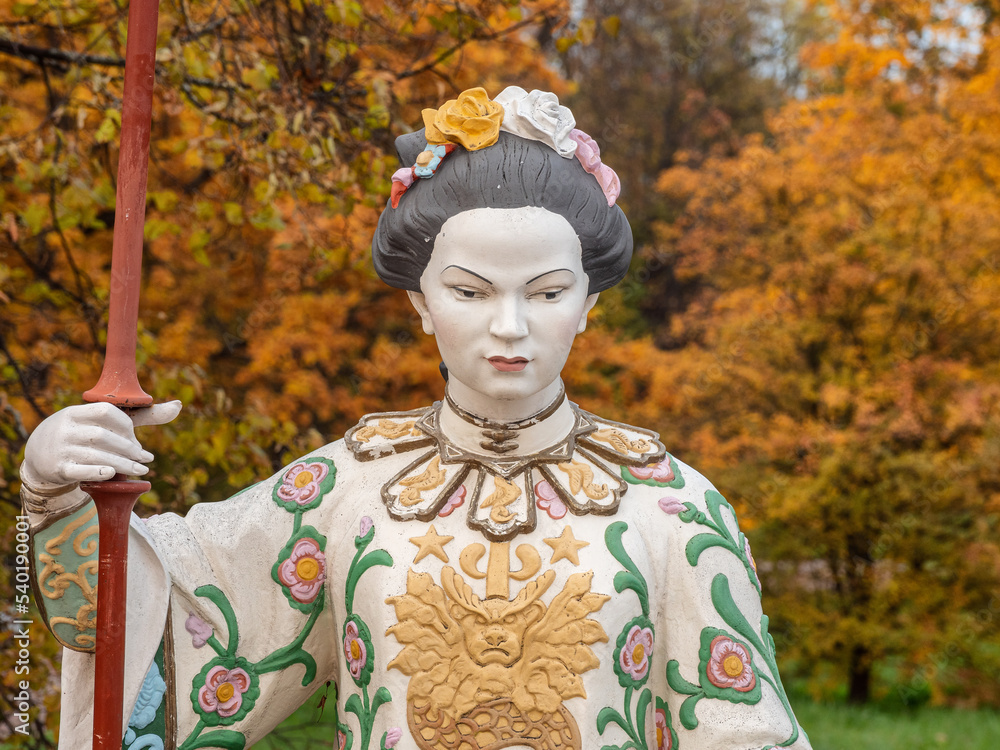 Alexander Park (Tsarskoye Selo). The Big Chinese Bridge, statues of Chinese in national dress.