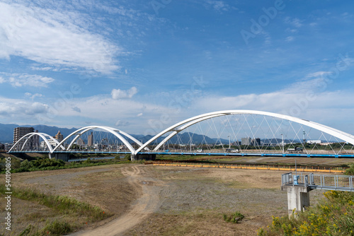 神奈川県相模川に架る橋の風景