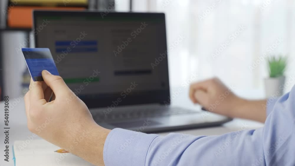Man uses credit card for online shopping.
Man enters credit card information to order online shopping.
Man uses credit card for online shopping.
Man enters credit card information to order online shopping.