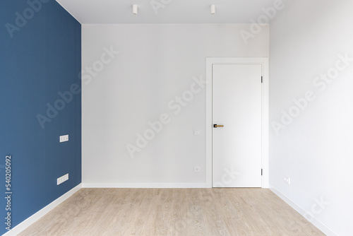 Wallpaper Mural Empty room finished and ready to move in Torontodigital.ca