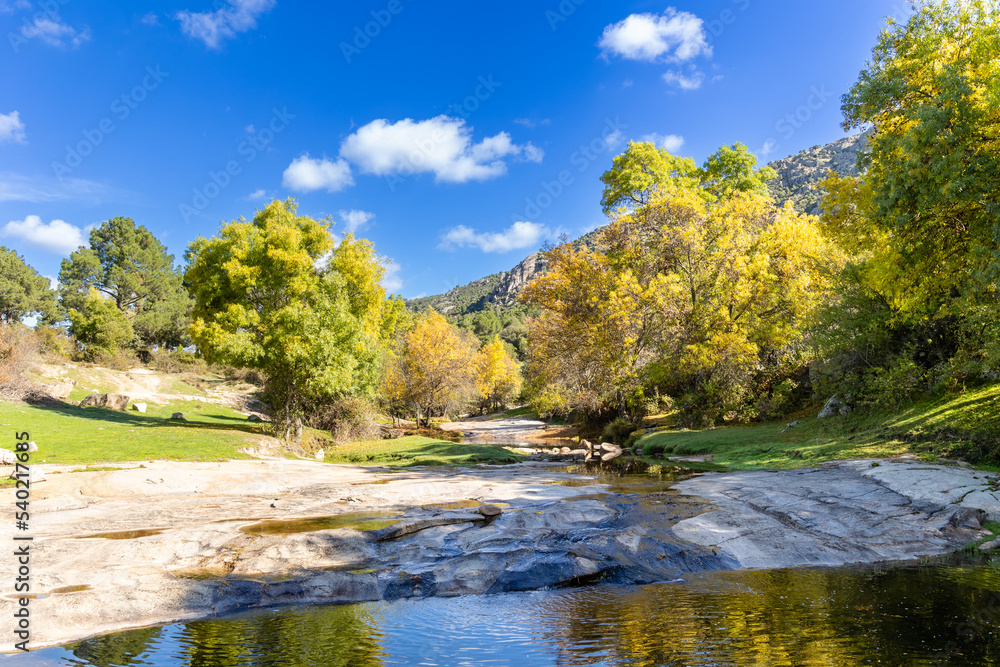 first autumn colors on the banks of the Cofio river in Robledo de Chavela, Madrid first autumn colors on the banks of the Cofio river in Robledo de Chavela, Madrid