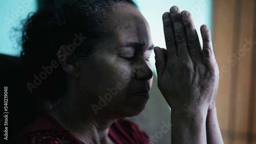 Photographie One hispanic senior woman praying to God