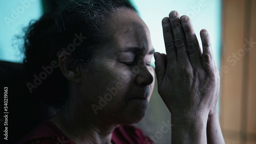 Print op canvas One hispanic senior woman praying to God