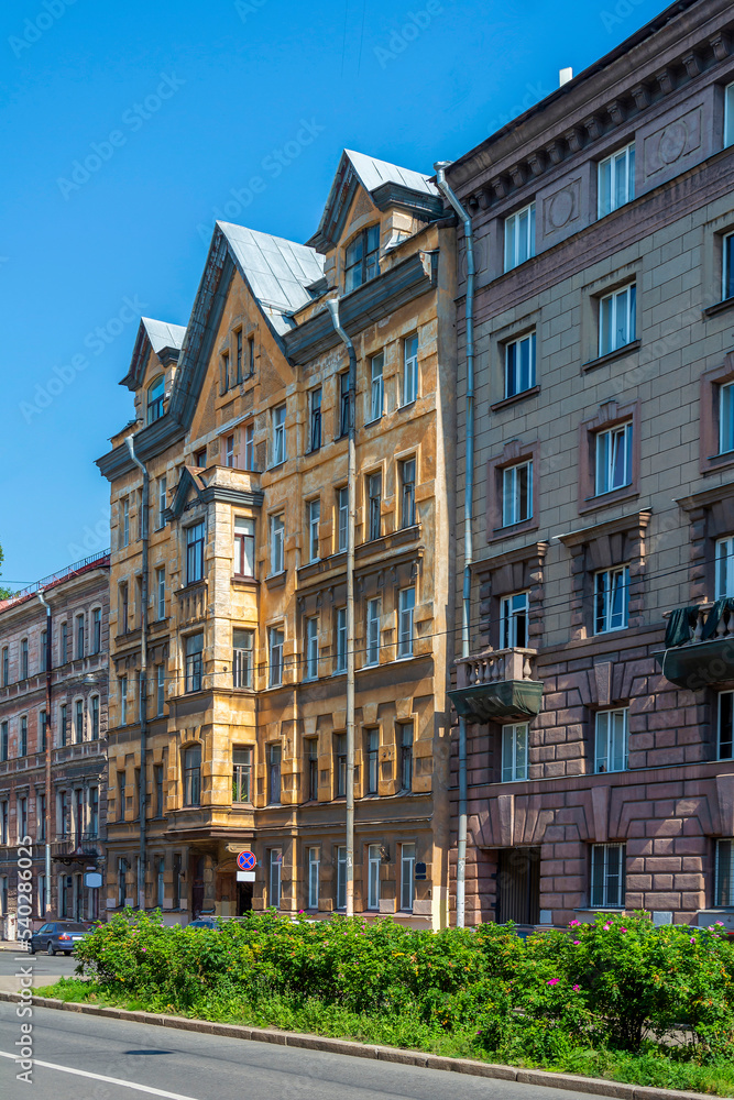 St. Petersburg, apartment buildings on the street 