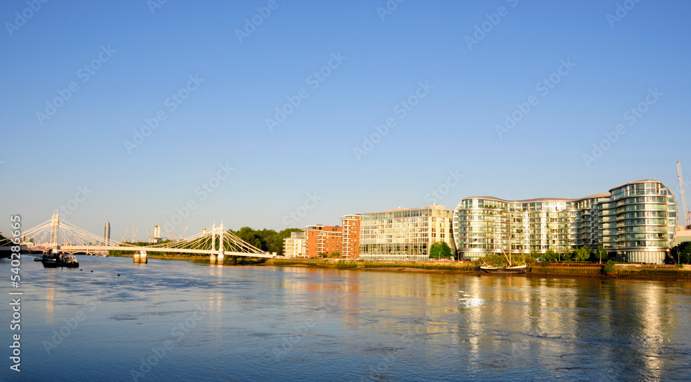 Naklejka premium Albert Bridge over the River Thames, London, England.