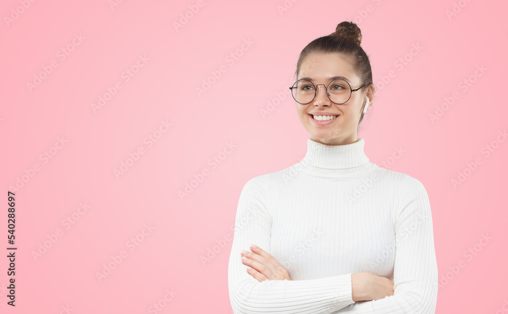 Horizontal banner of young smiling business girl wearing glasses, looking aside with arms crossed Horizontal banner of young smiling business girl wearing glasses, looking aside with arms crossed