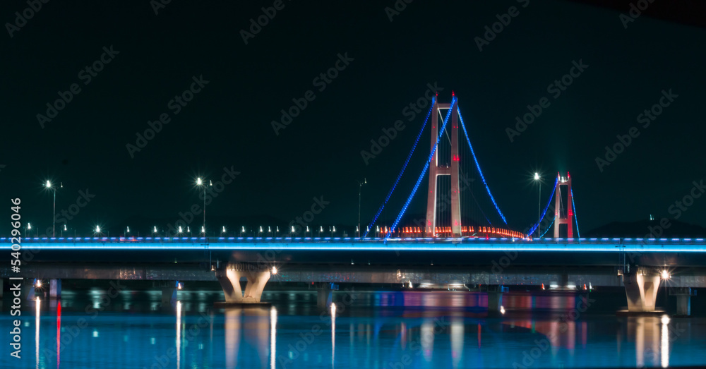 Naklejka premium bridge at night