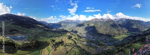 Fototapeta Naklejka Na Ścianę i Meble -  Alpenpanorama mit Blick auf Ladis, Tirol 2022