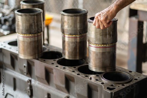 Mechanic man assembly engine liner with Cylinder block
