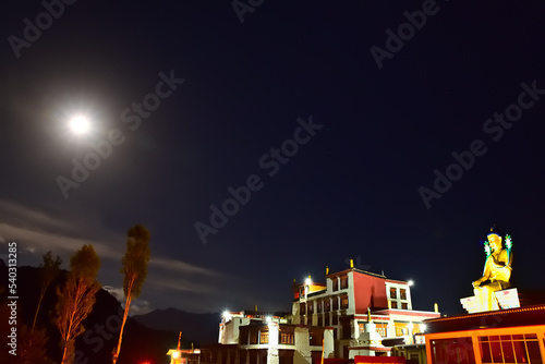 インド最北の秘境、ラダック地方リキル僧院の夜景 © AnthgrapherS12