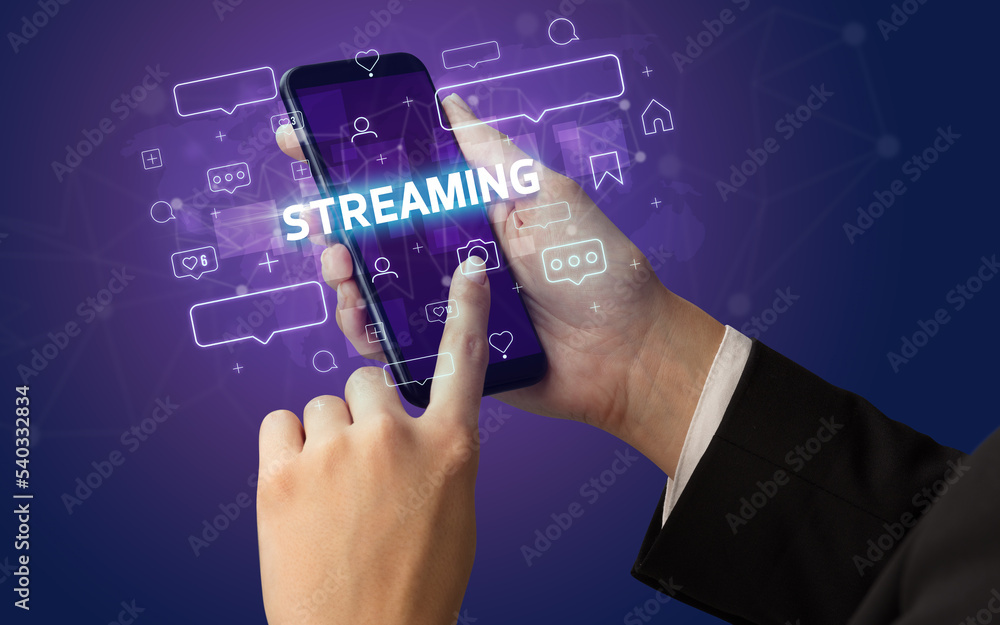 Obraz premium Hand using smartphone with social media concept