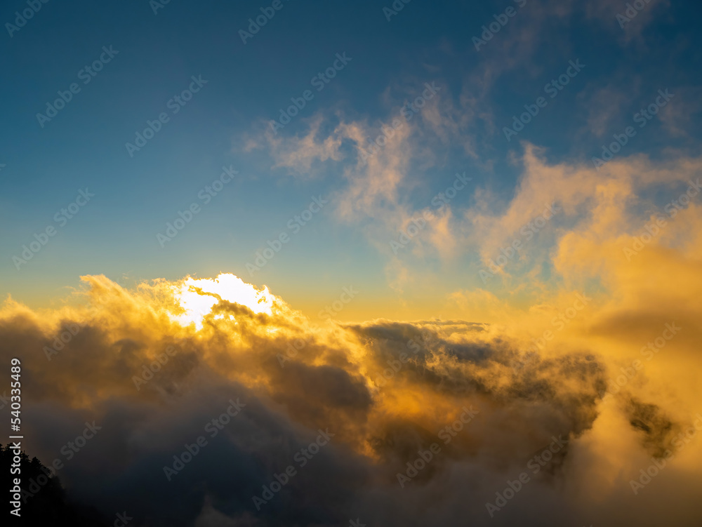 Obraz premium Sunset beautiful landscape of Sea of clouds over Hehuanshan