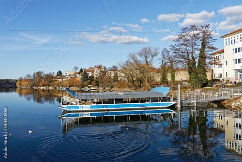 Strausberg ist eine Stadt im Landkreis Märkisch-Oderland. Sie liegt im Ballungsraum von Berlin. An der Fähre.