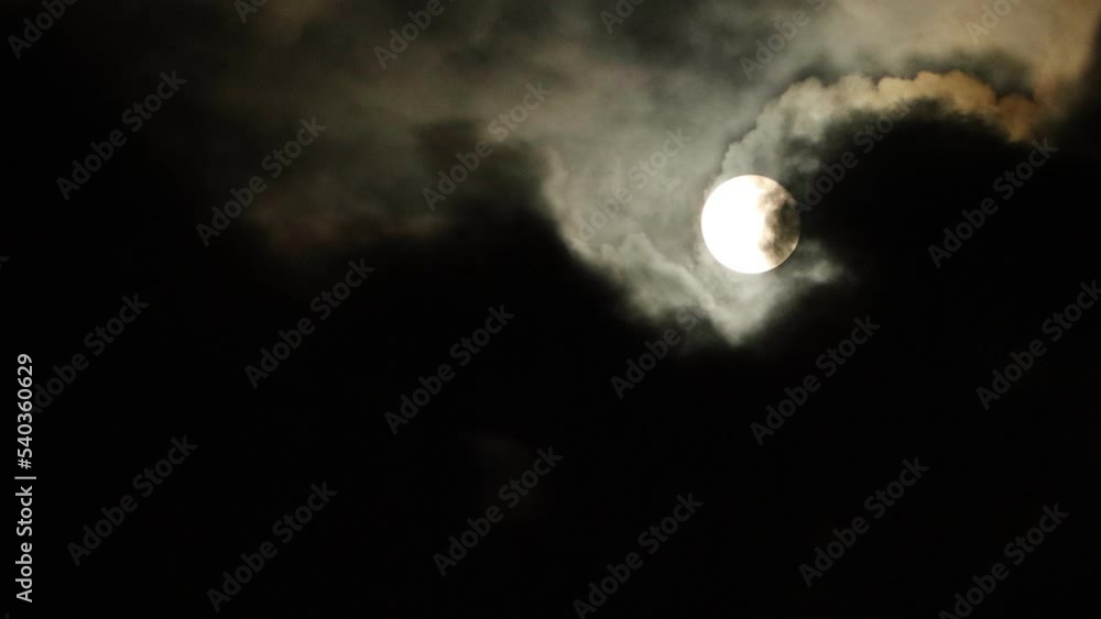 Fullmoon light and cloud move Fullmoon light and cloud move