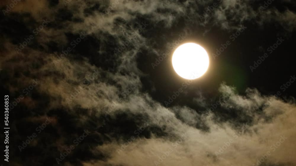 Fullmoon light and cloud move Fullmoon light and cloud move