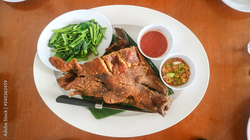 Very good and delicious fried pork head Very good and delicious fried pork head