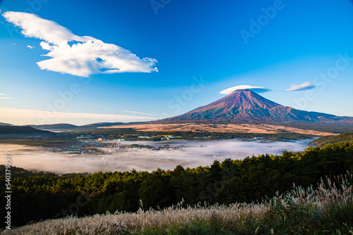 富士山と吊るし雲 © 文明 金本