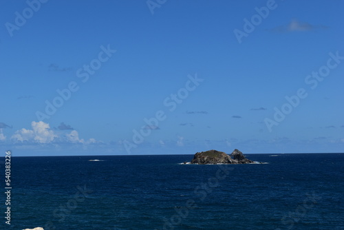Fotografie Small rock-island in the deep blue sea near St. Martin