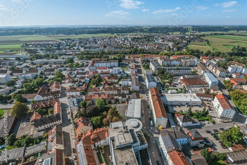 Die Stadt Alt  tting in der Oberbayerischen Region Inn-Salzach im Luftbild