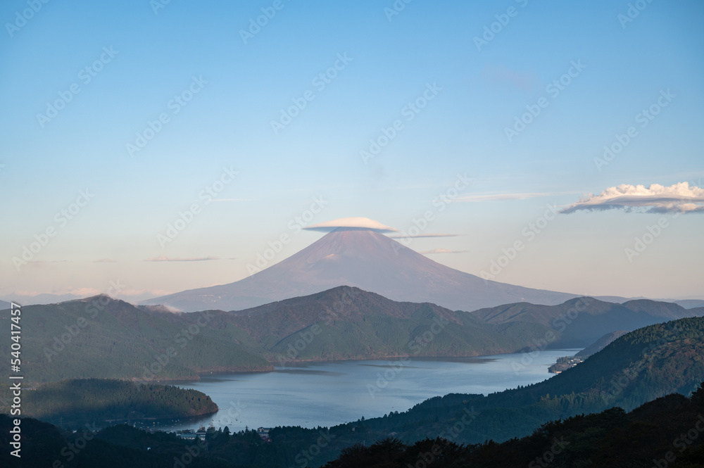朝焼けの笠雲富士山（ヨコ）