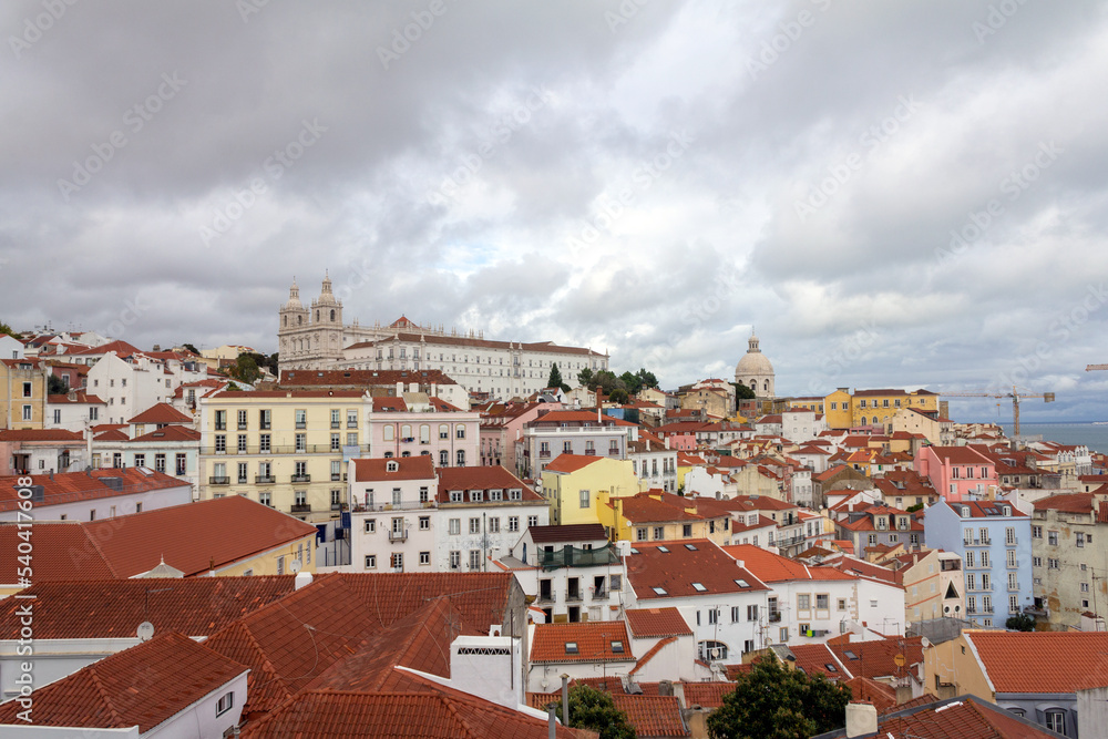 Vista del barrio lisboeta de Alfama. Portugal.