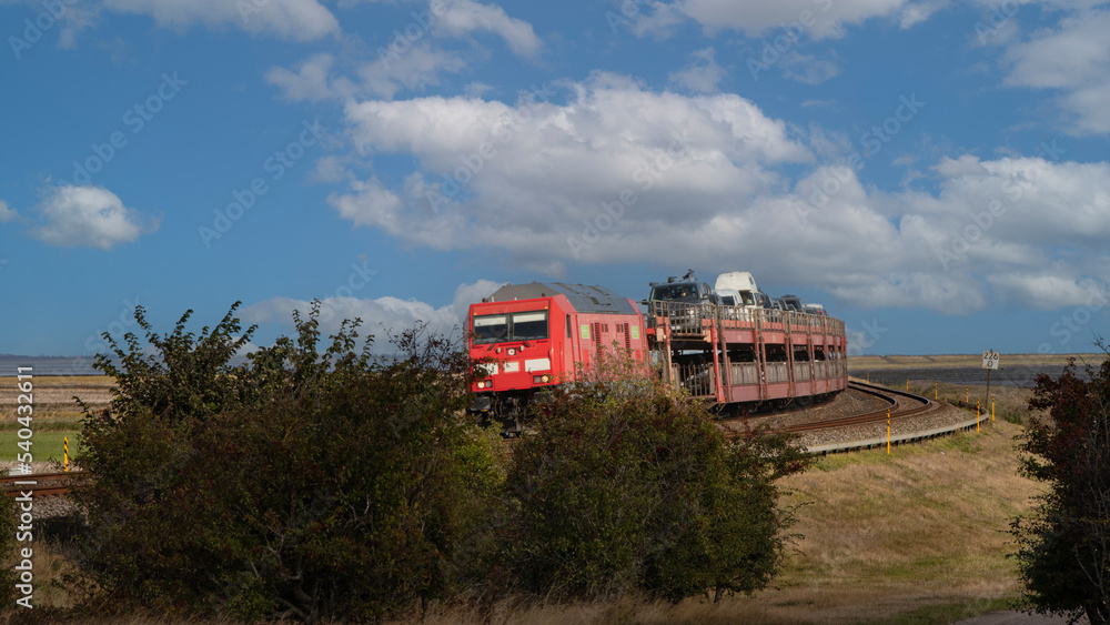 Autoreisezug auf dem Hindenburgdamm bei Morsum Autoreisezug auf dem Hindenburgdamm bei Morsum