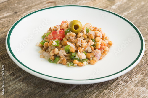 Lentil salad with pepper, onion and olive