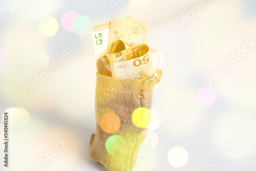 Banconote in euro nel sacchetto di iuta photo