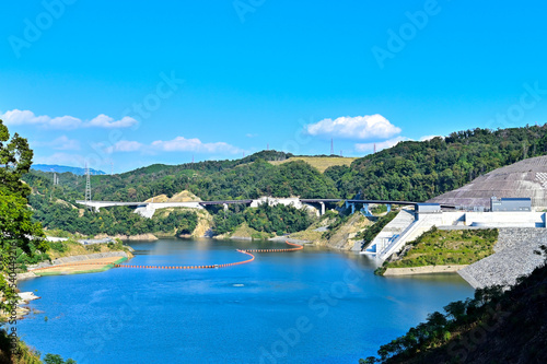 青空背景の安威川ダム