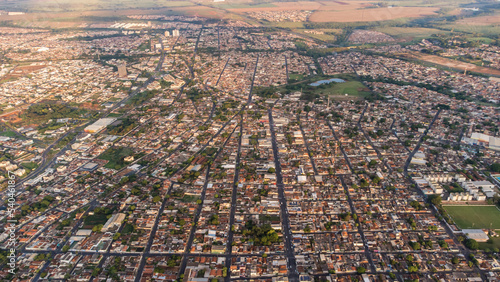 Vista aérea de uma cidade a 500mts de altura em um fim de tarde qualquer photo