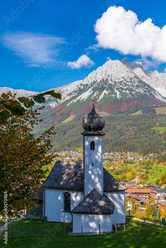 Marienkapelle über Ellmau vor dem Wilden Kaiser, Tirol, Österreich photo