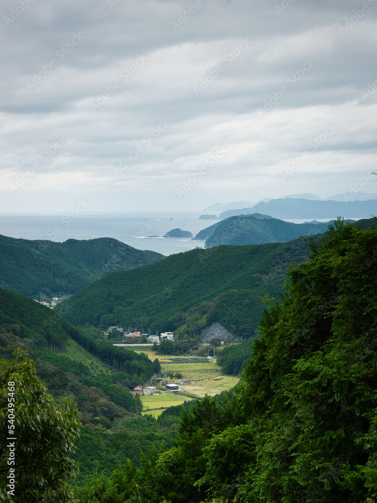 山間の村